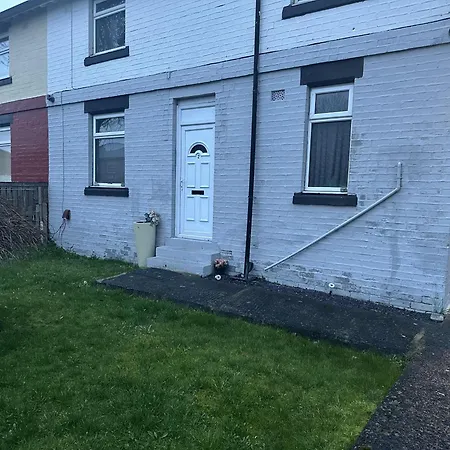 Beautiful 1-bed House In Holiday home *